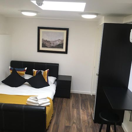 W12 Studios & Rooms Лондон Екстер'єр фото