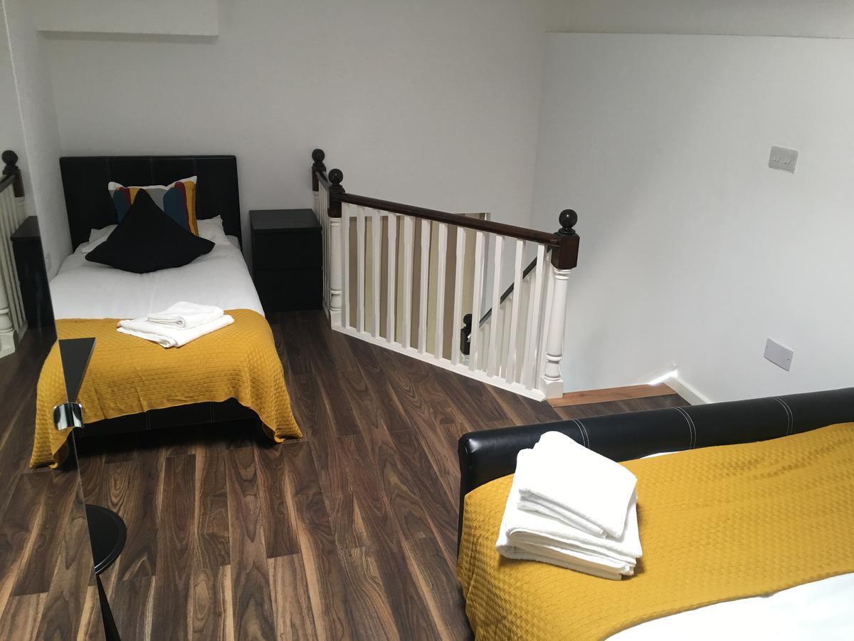 W12 Studios & Rooms Лондон Екстер'єр фото