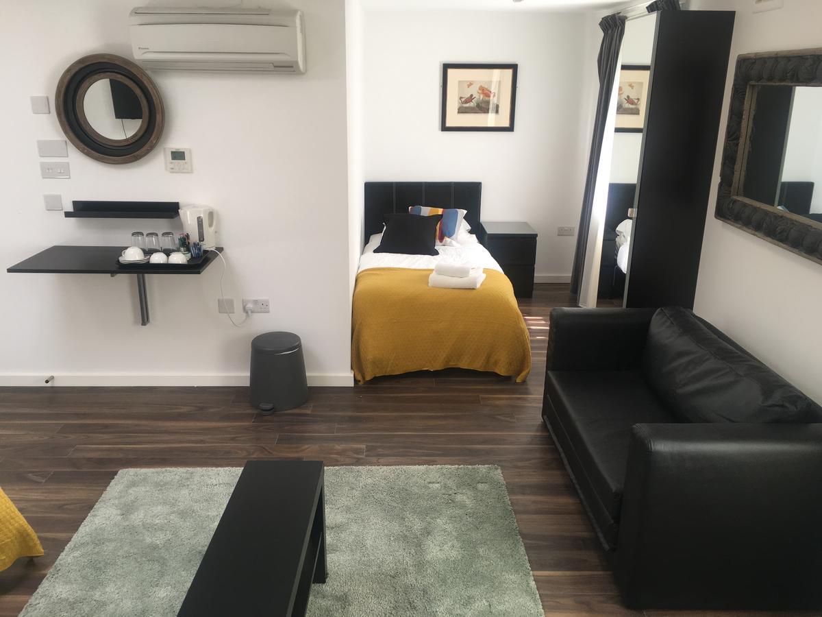 W12 Studios & Rooms Лондон Екстер'єр фото